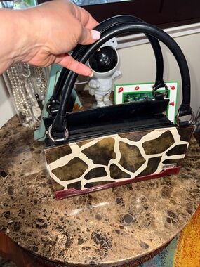 Giraffe Print Leather-Trim Women’s Handbag - Black & Brown